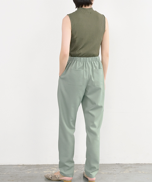 BT300 タック入りテーパードパンツ