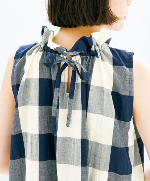 BT403 ギャザーフリルのスタンドカラーワンピ