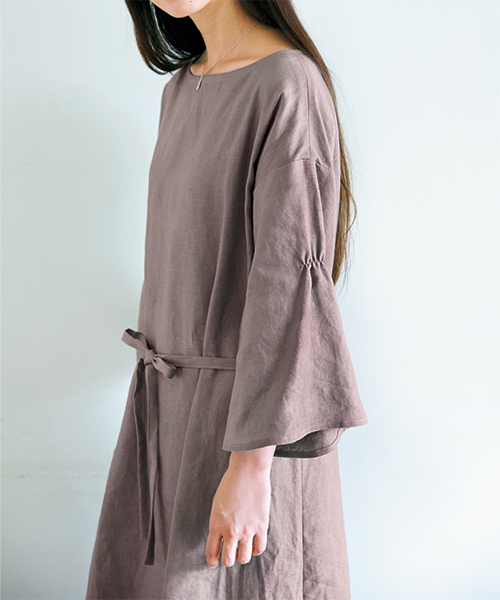 BT415 フレアスリーブのワンピース