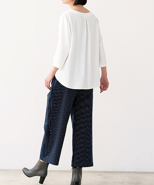 BT548 ラウンドネックブラウス&タックスカート