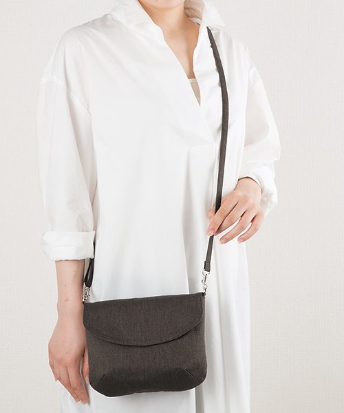 BT686 ふたつきポシェット